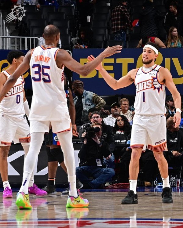 杜兰特布克合砍71分新援21+11 太阳力克活塞