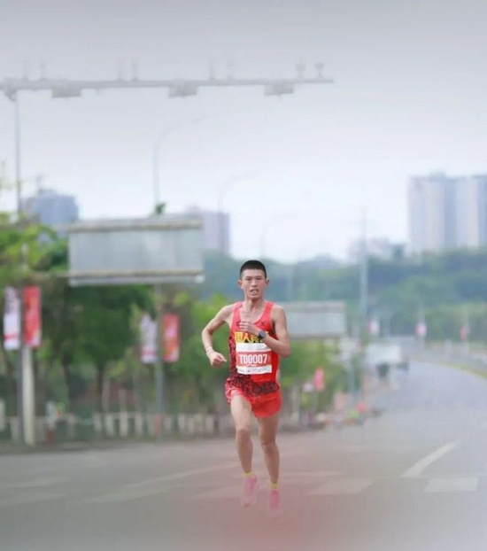 李林东：无声世界里的追风少年 勇夺残运会冠军！