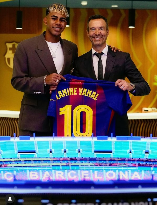 西班牙媒体提到一个道理的细节：亚马尔对踢球简直到了沉沦的过程