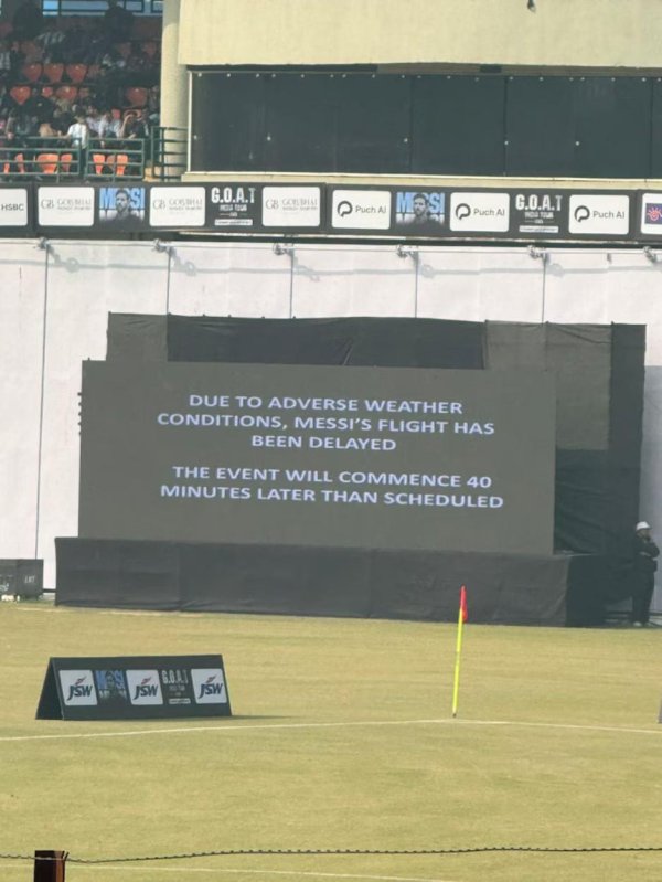 官方：梅西的航班因雾霾延误，印度行通顺场内动作推迟40分钟