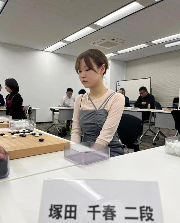 大竹优夺关西围棋公开赛顶尖组冠军，现场棋迷宥恕高涨