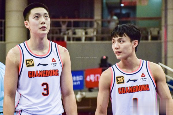 徐杰: 我和胡明轩队长要作念好带头作用 场上场下齐要去呼应队友