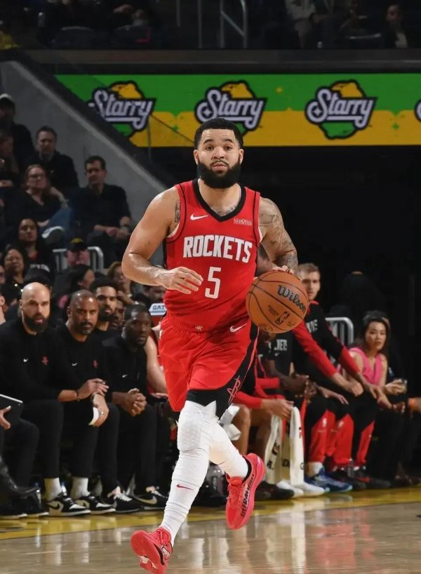 火箭队中枢控卫赛季报销，12月15日后全队可往返，如何补强内线和控卫