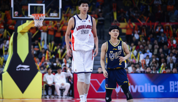 轰27+14+4帽长出恶气！徐昕爆发杜锋备受质疑 他在广东被阻误了吗