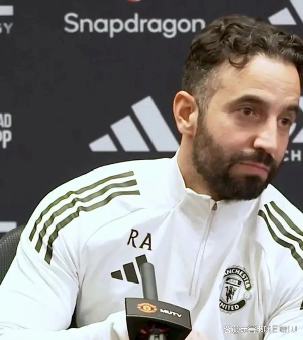 曼联伤病一锅粥，后防成软肋，中场撑不起场地，阿莫林靠啥稳声威？B费坦言压力大，队内歧视算稳了但能扛过维拉挫折波澜吗