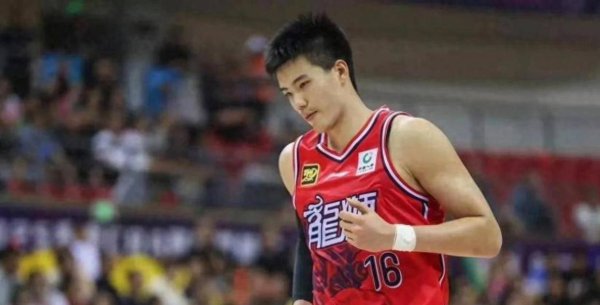 别低估朱总数广东宏远队解决层的目光，焦泊乔初来乍到需要安妥和磨合的工夫，并且伤愈转头状况未稳，才四场比赛急于下论断难免太早了