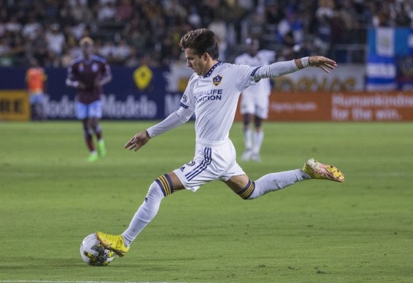 曾十字韧带扯破！TA：前巴萨中场普吉将再次禁受手术，或赛季报销