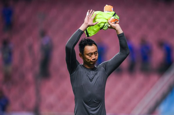 记者：离开申花之前，李帅邀请鲍亚雄、马镇等弟子吃了“团圆饭”