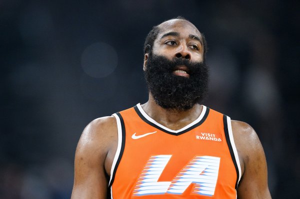 掌控处所！哈登半场9中5拿到16分2板2助1断 首节独得12分